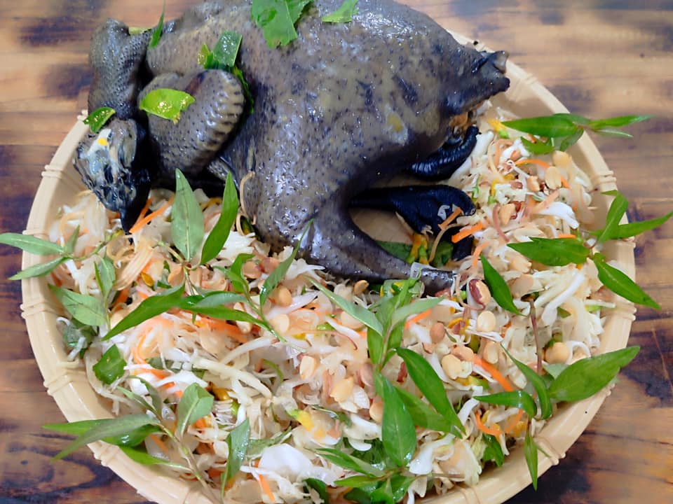 Món gà hấp sả – gừng thơm lừng từ gà đen quận 7
